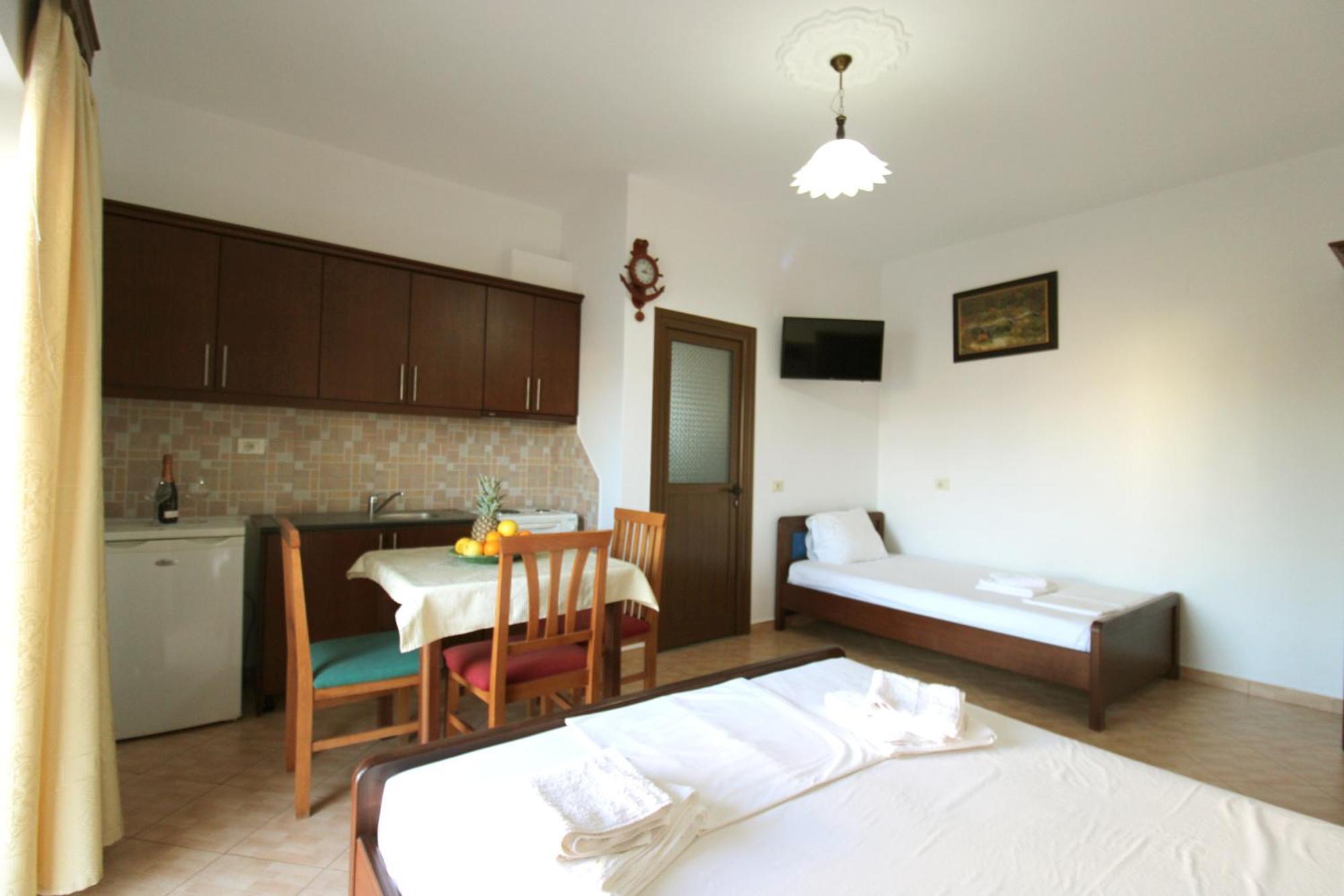 Garden Villa Dhesara Ksamil Bagian luar foto